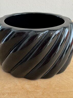 RARA AVIS BY IRIS APFEL Large Black Scalloped Resin Bangle Bracelet